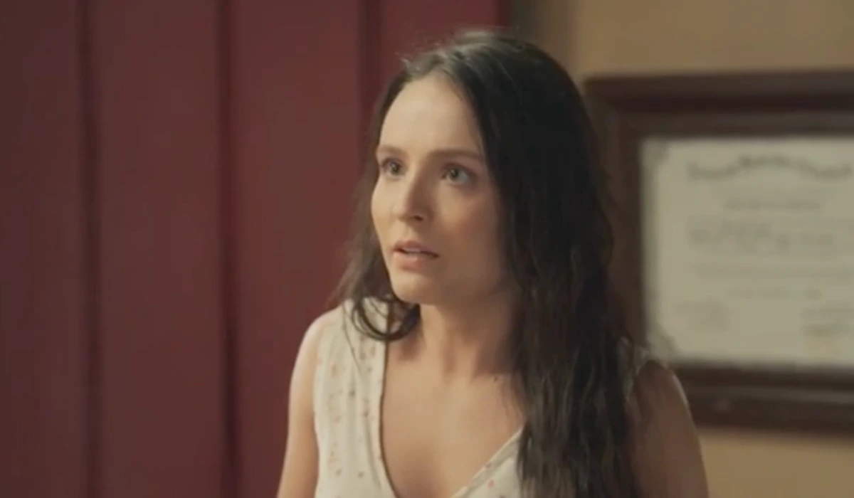 Estela (Larissa Manoela) em Êta Mundo Melhor (Foto: Reprodução/TV Globo)