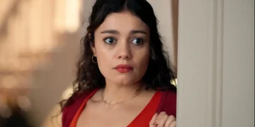 Gerluce assustada em cena de Três Graças.
