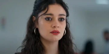 Gerluce (Sophie Charlotte) em cena do primeiro capítulo de Três Graças (Foto: Reprodução/TV Globo)
