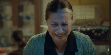 Resumo da novela Mãe de 11 de novembro tem Sule vasculhando o apartamento de Ali e fazendo grande descoberta