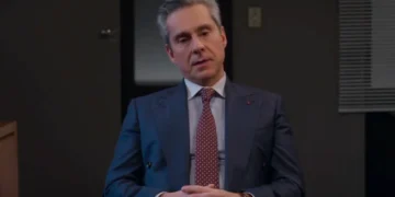 Marco Aurélio (Alexandre Nero) durante depoimento à polícia em Vale Tudo (Foto: Reprodução/TV Globo)
