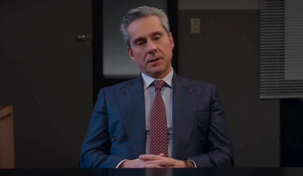 Marco Aurélio (Alexandre Nero) durante depoimento à polícia em Vale Tudo (Foto: Reprodução/TV Globo)