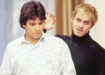 Téo (Maurício Mattar) e Alexandre (Guilherme Fontes) em A Viagem (Foto: Divulgação/TV Globo)