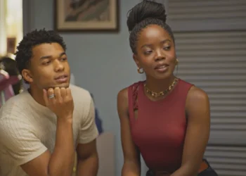 Samuel (Juan Paiva) e Leona (Clara Moneke) em Dona de Mim (Foto: Reprodução/TV Globo)