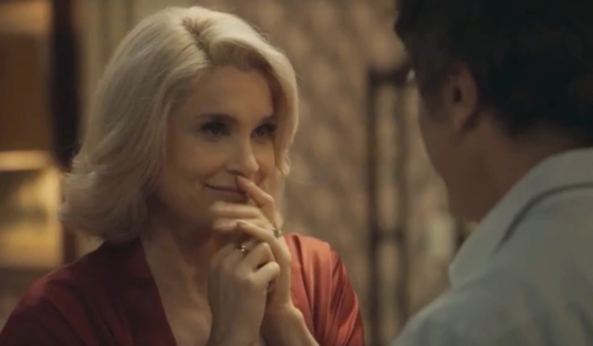 Sandra (Flávia Alessandra) em Êta Mundo Melhor (Foto: Reprodução/TV Globo)