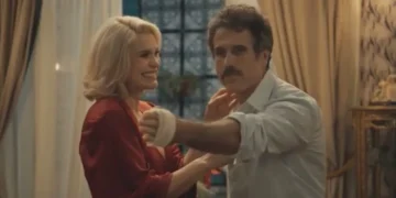 Sandra (Flávia Alessandra) e Ernesto (Eriberto Leão) em Êta Mundo Melhor (Foto: Reprodução/TV Globo)