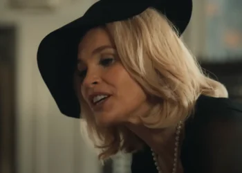 Êta Mundo Melhor!: Sandra tenta roubar as joias de Candinho, atira no mocinho e acumula mais um crime