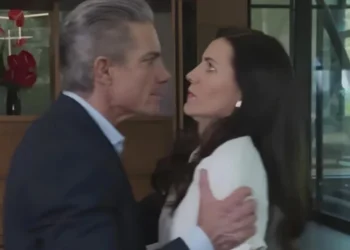 Sérgio e Beatriz em A.mar. (Foto: reprodução/Televisa)