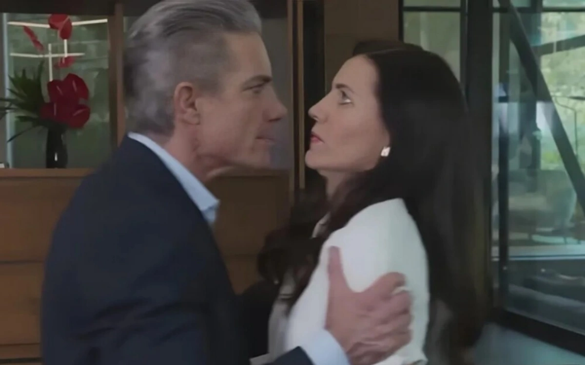 Sérgio e Beatriz em A.mar. (Foto: reprodução/Televisa)