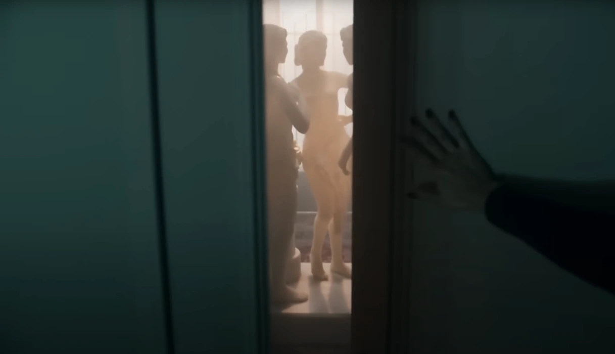 A estátua das Três Graças na novela das nove da Globo (Foto: Reprodução/TV Globo)