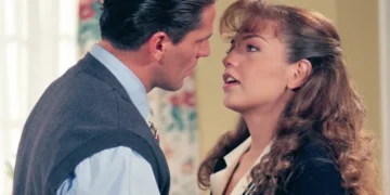 Maria (Thalia) em cena de Maria do Bairro (Foto: Divulgação/Televisa/SBT)