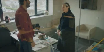 Novela Mãe: Gonul impede Ali de publicar o caso de Melek no jornal e o ameaça caso insista: “Eu mesma te mato”