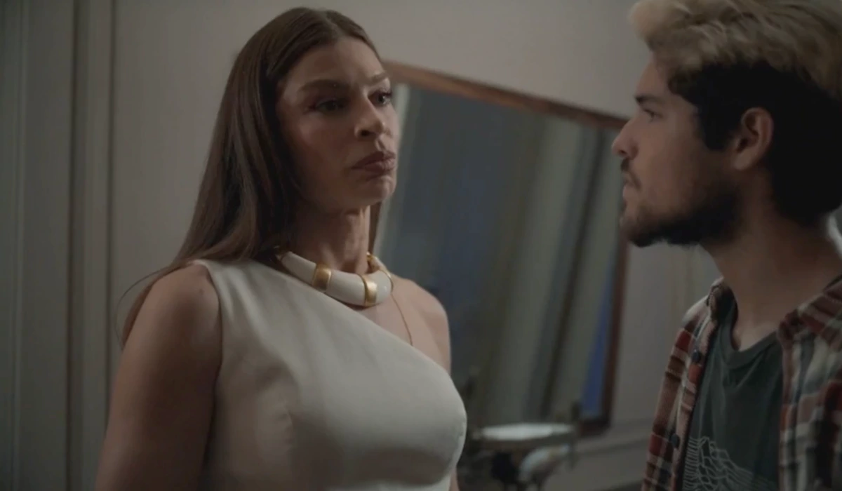 Arminda (Grazi Massafera) e Raul (Paulo Mendes) em Três Graças (Foto: Reprodução/TV Globo)