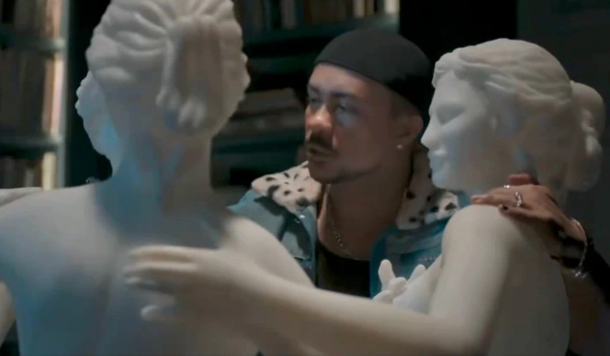 Bagdá (Xamã) e a estátua das Três Graças (Foto: Reprodução/TV Globo)