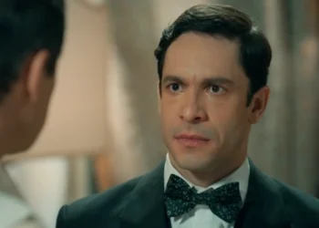 Celso (Rainer Cadete) em Êta Mundo Melhor (Foto: Reprodução/TV Globo)