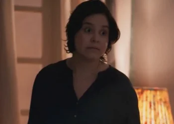 Cláudia (Lorrana Moussinho) em Três Graças (Foto: Reprodução/TV Globo)