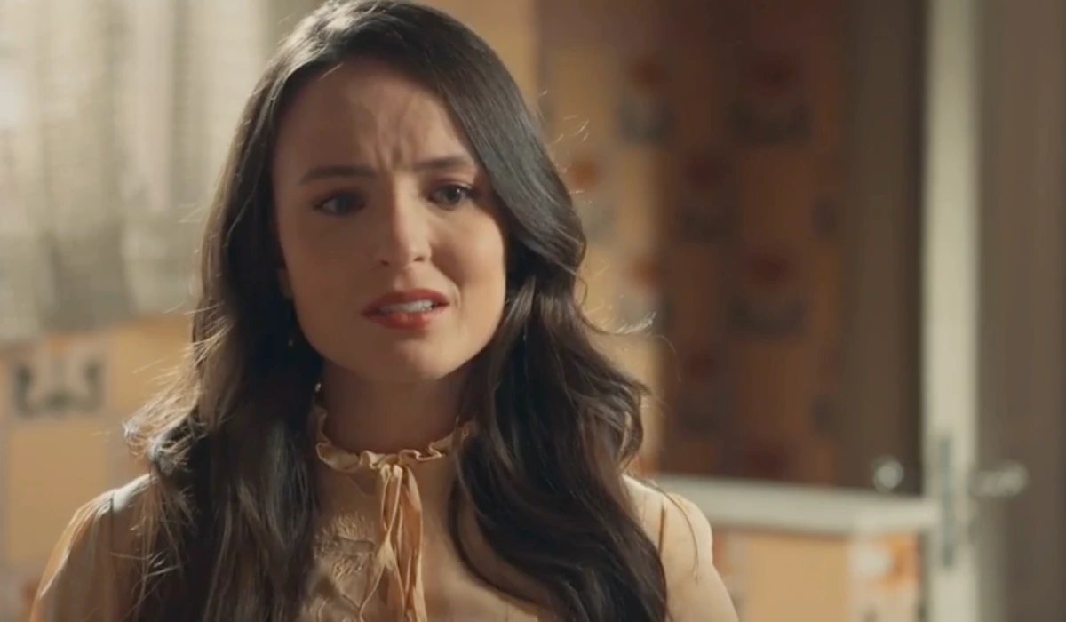 Estela (Larissa Manoela) em Êta Mundo Melhor (Foto: Reprodução/TV Globo)