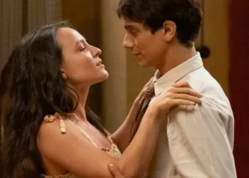 Estela e Túlio em Êta Mundo Melhor. (Foto: reprodução/Globo)