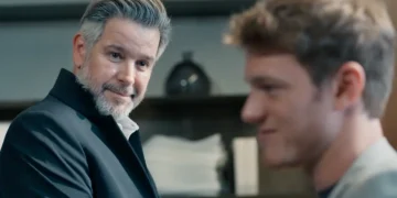 Ferette (à esquerda) observa Leonardo (à direita) que aparece desfocado.