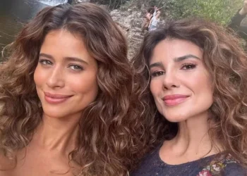 Isadora Cruz e Paula Fernandes em gravação de Coração Acelerado, a nova novela das sete da Globo (Foto: Reprodução/Instagram)