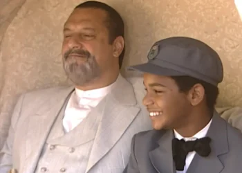 Gumercindo transforma a vida de José Alceu, matricula o rapaz na melhor escola e assume todas as suas despesas: “Você é meu filho”
