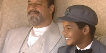 Gumercindo transforma a vida de José Alceu, matricula o rapaz na melhor escola e assume todas as suas despesas: “Você é meu filho”