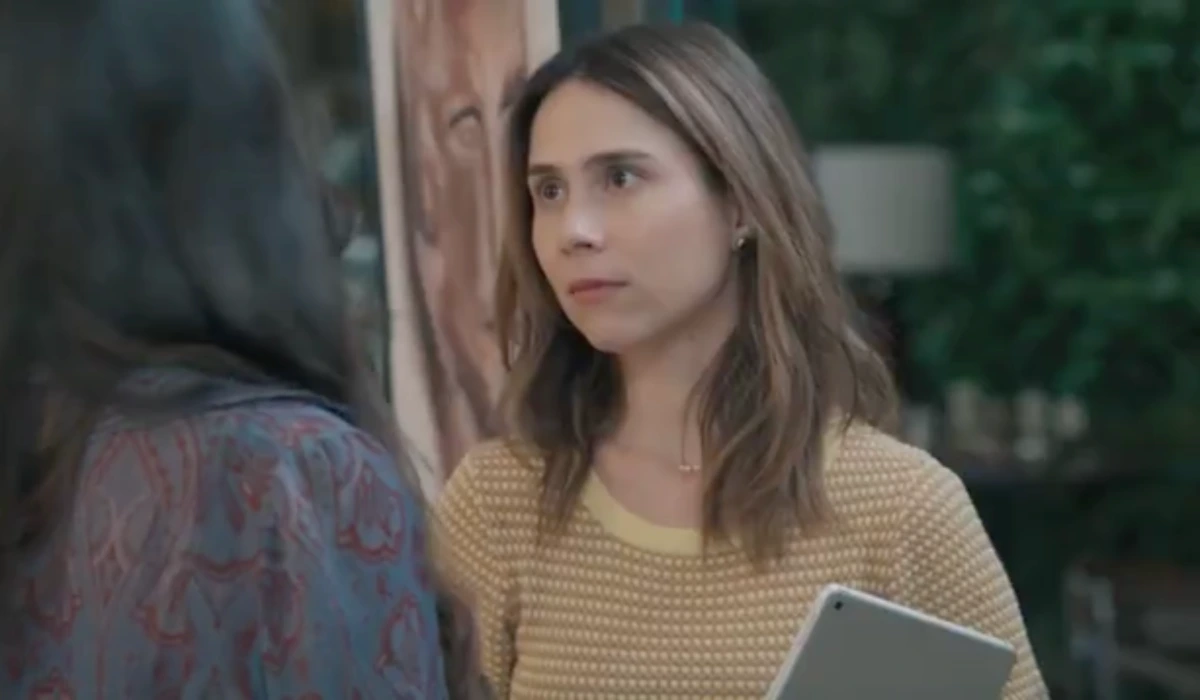 Lucélia (Daphne Bozaski) e Maggye (Mell Muzillo) em Três Graças (Foto: Reprodução/TV Globo)