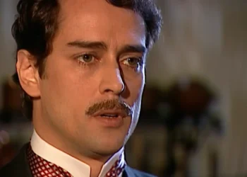 Terra Nostra: Desesperado, Marco Antônio ameaça devolver Francesquinho à roda da Santa Casa após fuga de Juliana