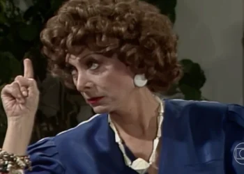 Dona Armênia (Aracy Balabanian) em Rainha da Sucata (Foto: Reprodução/TV Globo)