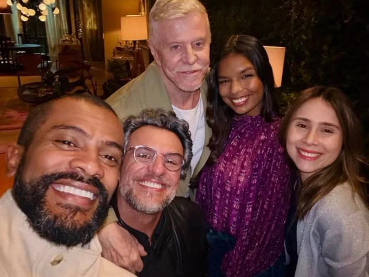 Samuel de Assis, Rodrigo Lombardi, Miguel Falabella, Mell Muzillo e Daphne Bozaski nos bastidores de Três Graças (Foto: Reprodução/Instagram)