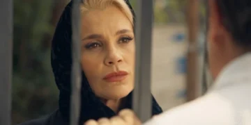 Sandra (Flávia Alessandra) em Êta Mundo Melhor (Foto: Reprodução/TV Globo)