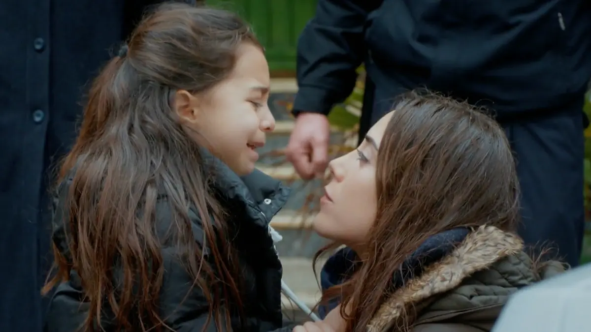 Turna e Zeynep em cena da novela Mãe.