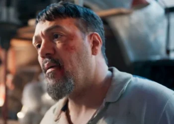 Misael (Belo) reaparece após sumir com dinheiro em Três Graças (Foto: Reprodução/TV Globo)