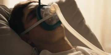Candinho (Sergio Guizé) em Êta Mundo Melhor (Foto: Reprodução/TV Globo)