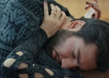 Cengiz e Sule em Mãe. (Foto: reprodução/Record)