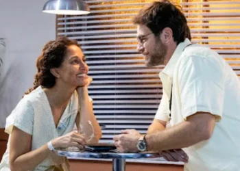 Ellen (Camila Pitanga) e Hudson (Emilio Dantas) em Dona de Mim (Foto: Gabriel Vaguel/TV Globo)