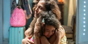 Ellen (Camila Pitanga) e Sofia (Elis Cabral) em Dona de Mim (Foto: Estevam Avellar/TV Globo)