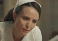 Estela (Larissa Manoela) desiste de Celso (Rainer Cadete) em Êta Mundo Melhor (Foto: Reprodução/TV Globo)