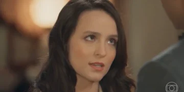 Estela (Larissa Manoela) em Êta Mundo Melhor (Foto: Reprodução/TV Globo)