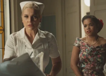 Sandra (Flávia Alessandra) e Dita (Jeniffer Nascimento) em Êta Mundo Melhor (Foto: Reprodução/TV Globo)