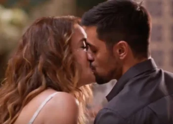 Final de Dona de Mim: Após sofrer nas mãos de Jaques, Filipa encontra consolo nos braços de Danilo e os dois se beijam