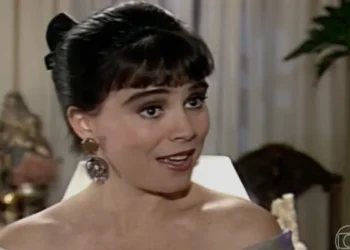 Maria do Carmo (Regina Duarte) em Rainha da Sucata (Foto: Reprodução/TV Globo)