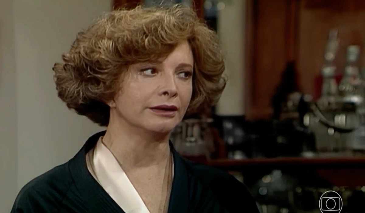 Laurinha (Gloria Menezes) em Rainha da Sucata (Foto: Reprodução/TV Globo)