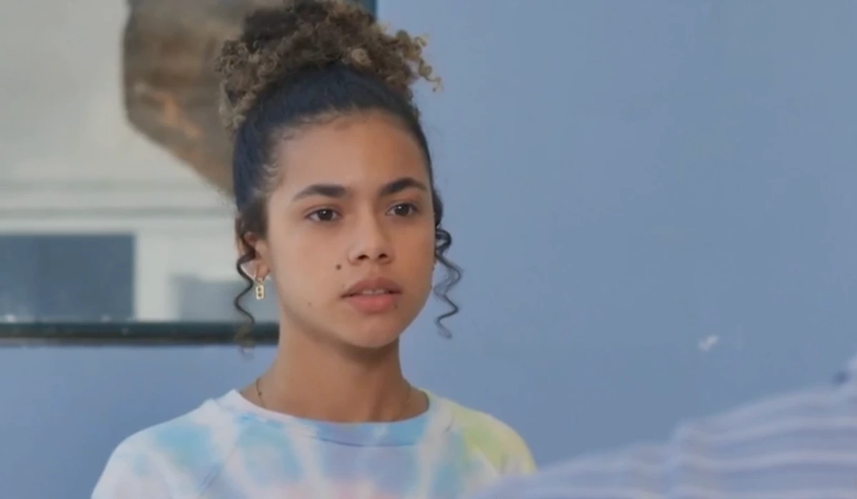 Joélly (Alana Cabral) em Três Graças (Foto: Reprodução/TV Globo)