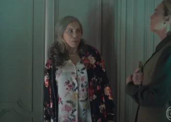 Josefa (Arlete Salles) e Helga (Kelzy Ecard) em Três Graças (Foto: Reprodução/TV Globo)