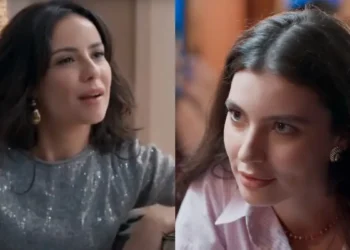 Três Graças: Zenilda descobre que Lorena é lésbica, apoia o namoro da filha com Juquinha e as duas se abraçam