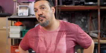 Misael em cena de Três Graças.