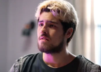 Raul chorando em cena da novela Três Graças.