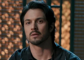 Paulinho (Romulo Estrela) em Três Graças (Foto: Reprodução/TV Globo)