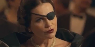 Sandra (Flávia Alessandra) como Baronesa em Êta Mundo Melhor (Foto: Reprodução/TV Globo)
